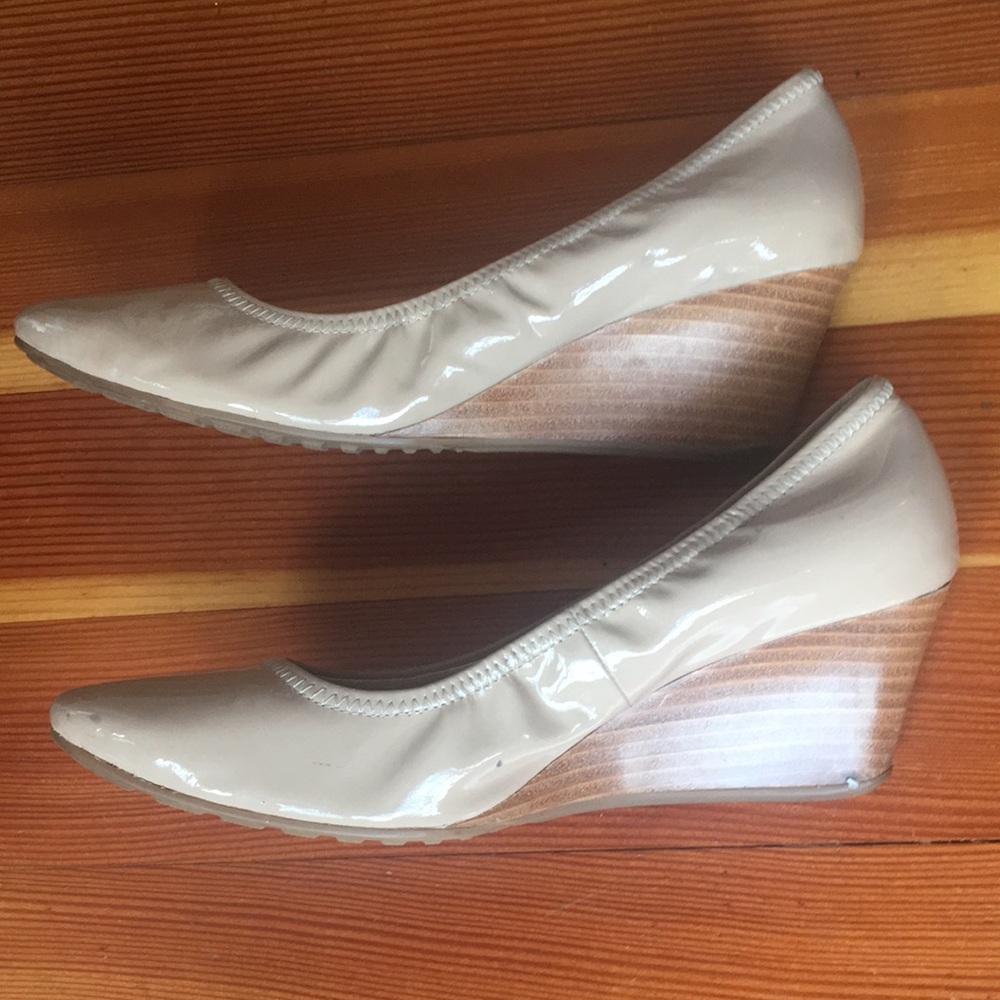 Cole Haan wedge heels 7.5 B great condition beige comfortable fit - Picture 3 of 6